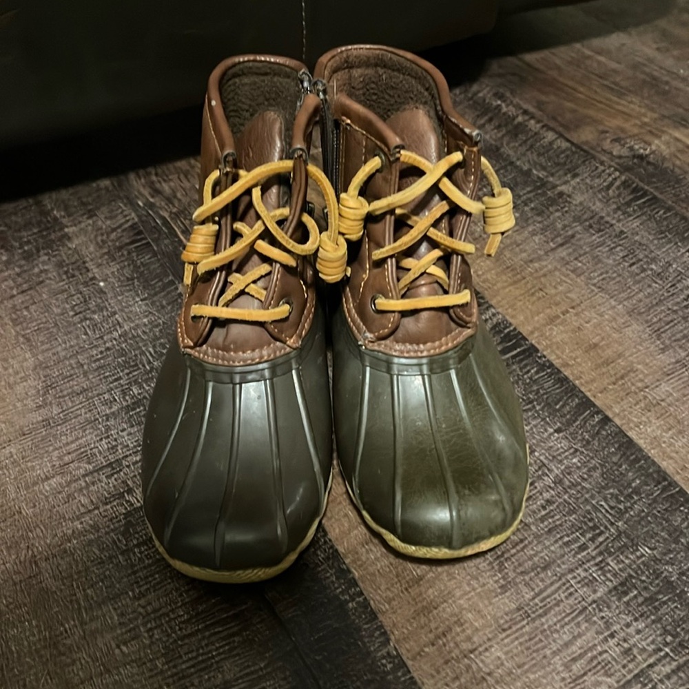 Girls sperry boots